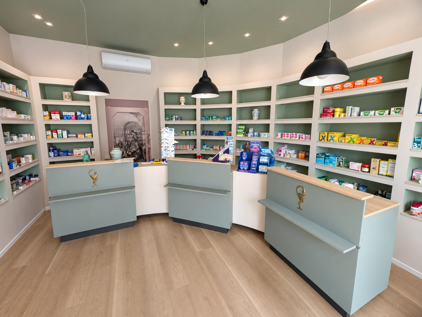 Arredo su misura realizzato per farmacia